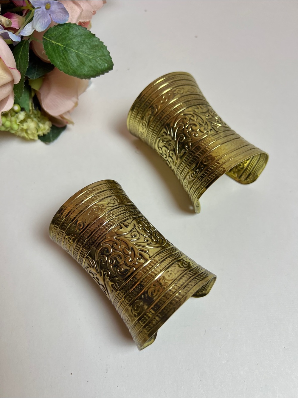 Cuff Bracelets Vintage Ethnic /Wide Open design Gold-tone (2)